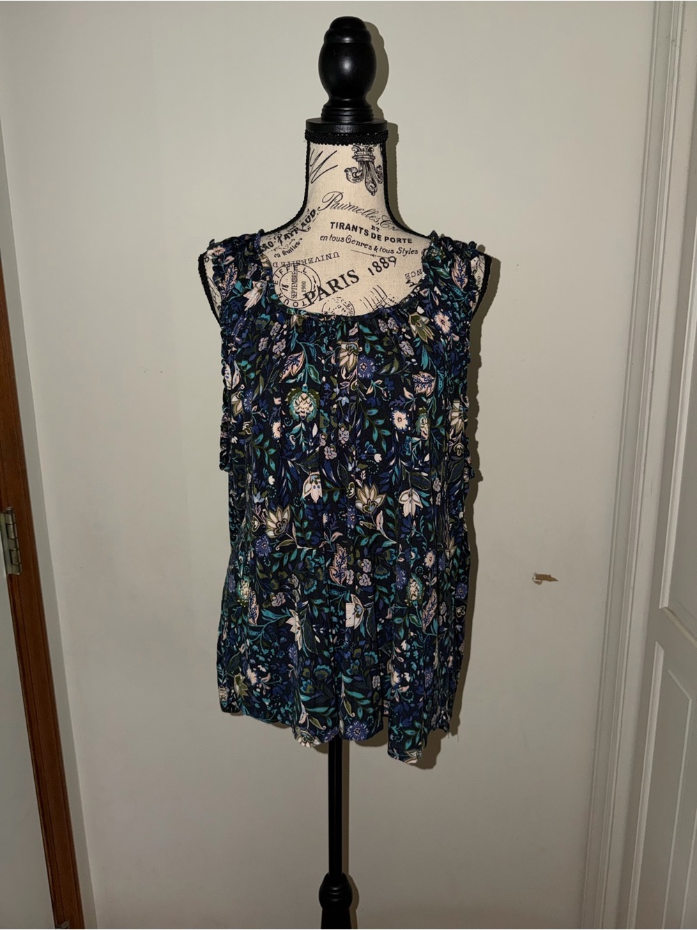 ✨5/$30✨ Maurices Navy Floral Sleeveless Tank